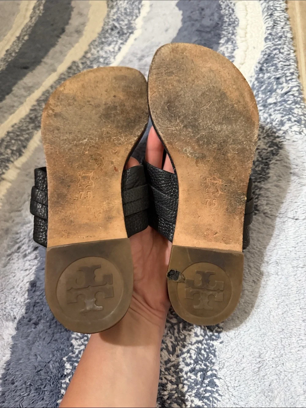 Tory Burch Black Leather Amanda thong Sandals with Gold Logo